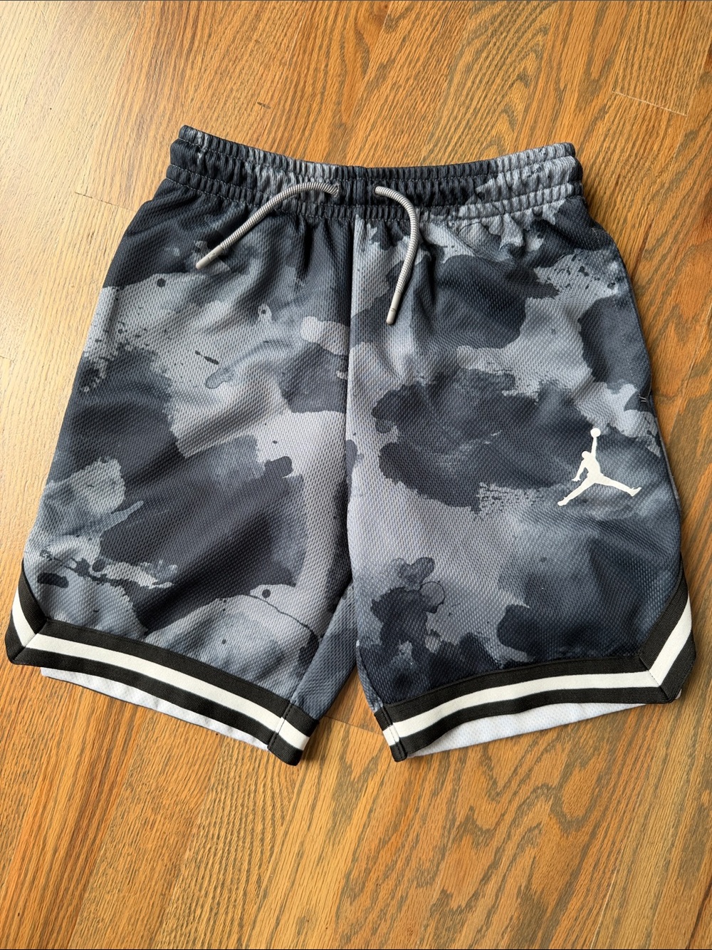 Nike Jordan Boys' Gray Black Camo Basketball Shorts Medium